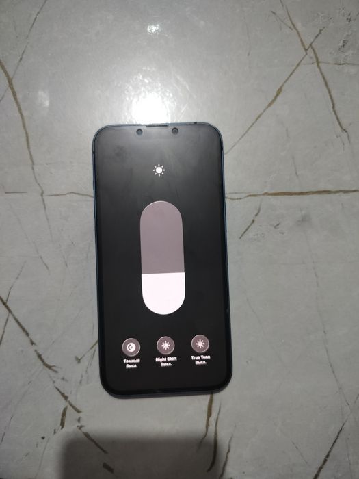 Продам телефон айфон 13