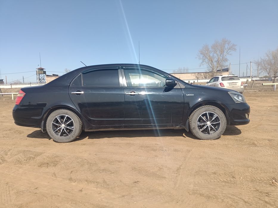 Машина Geely sc7