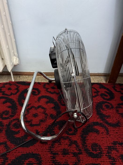 Ventilator de podea StarLight, diagonala 45 cm, 3 viteze