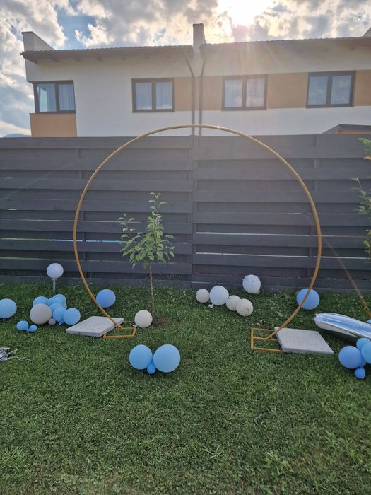 Închiriez cerc auriu 2 m pentru decor nuntă, botez, baloane