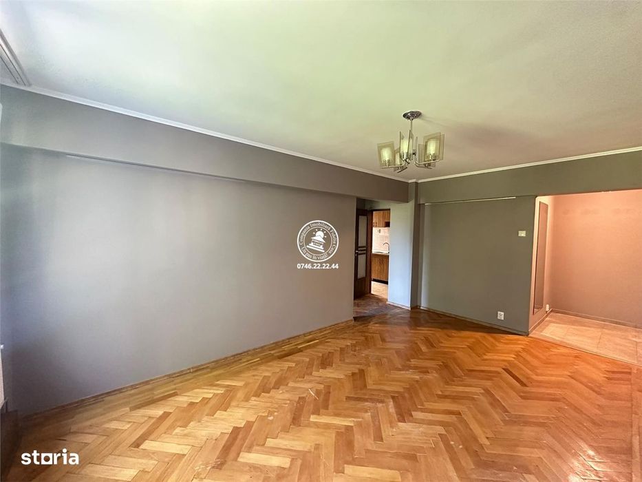 Apartament 3 camere de vanzare, semidecomandat, etaj intermediar, bloc — fotografia 1