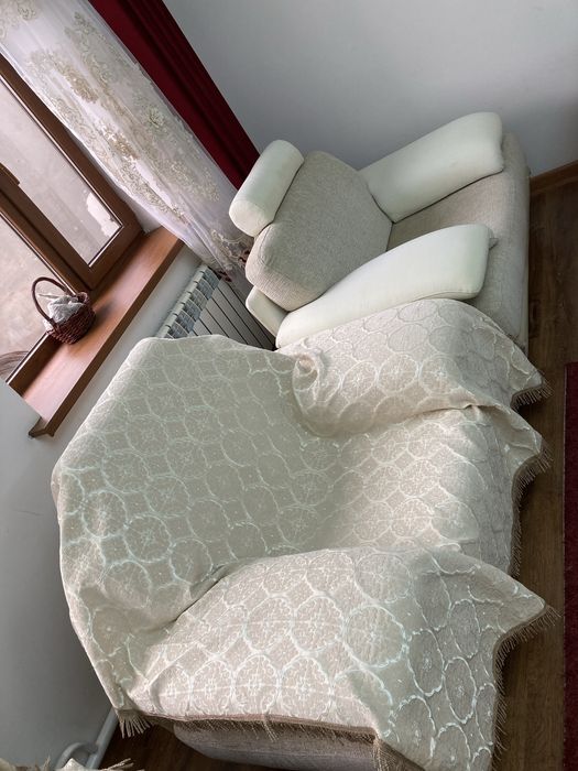 Диван-кровать и два кресла