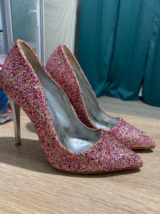 Pantofi stiletto cu toc subțire