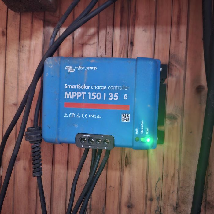 Vând sistem fotovoltaic cu invertor de 3.2kw