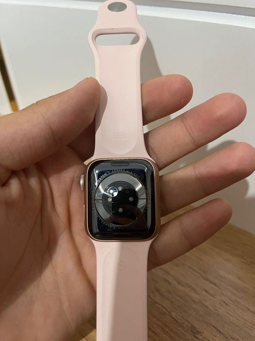 Apple Watch Series 6 Gold / 40mm USA