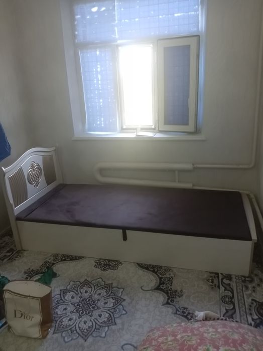 Bir odamlika kiravat yangi holati to'p toza icha ochilad karovat