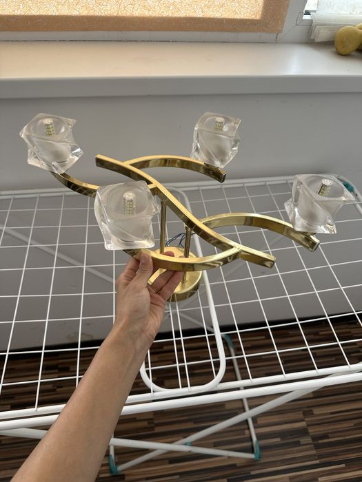 Продам люстру в идеальном состоянии