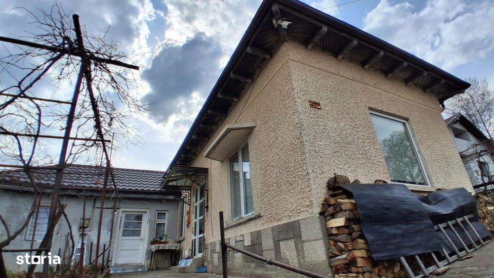Casa cu teren generos de vanzare in Poiana Campina