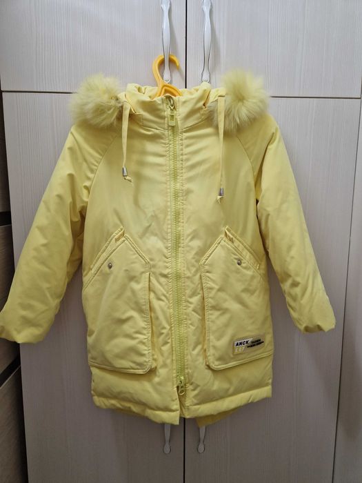 Продам зимнюю куртку для девочки