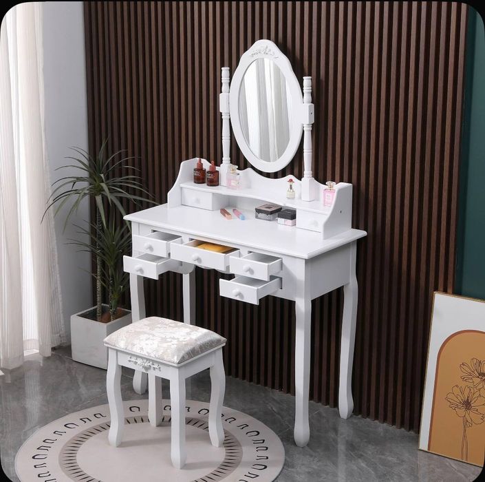 Туалетный столик