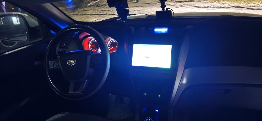 Продам geely England x7