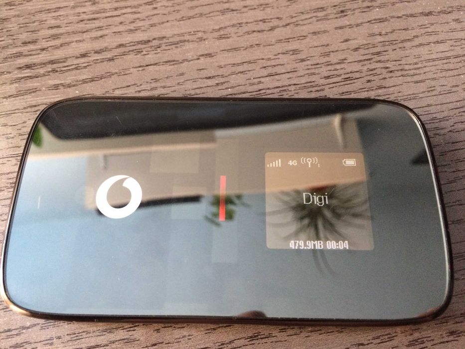 Hotspot mobil 4G Vodafone R210 functional si decodat.Cititi anuntul.