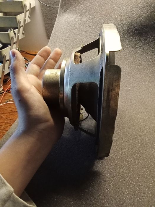 Продам автомобильный динамик BOSE