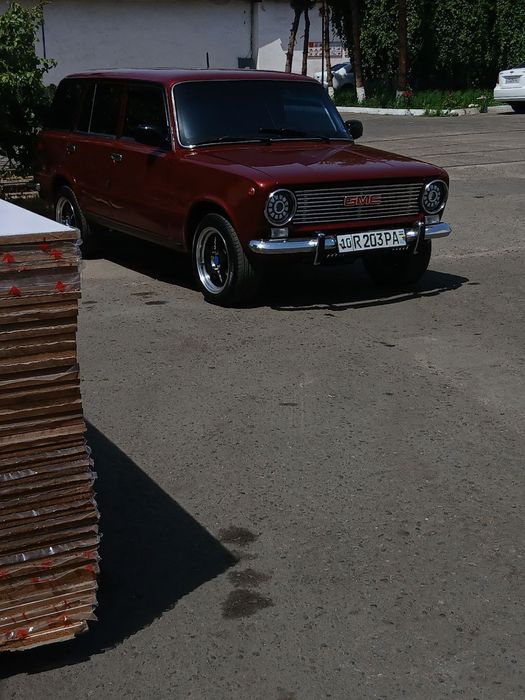 Vaz 2102 sotiladi