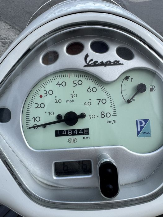 Vespa scuter 2T  2011
