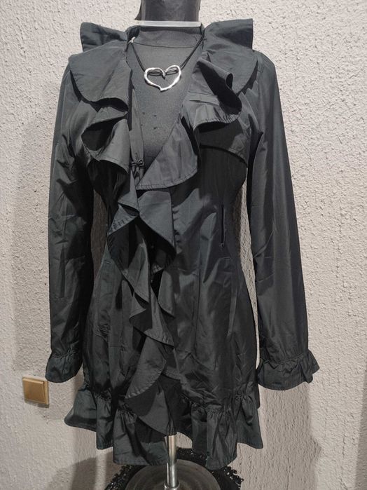 Trenci impermeabil pentru dimineți răcoroase