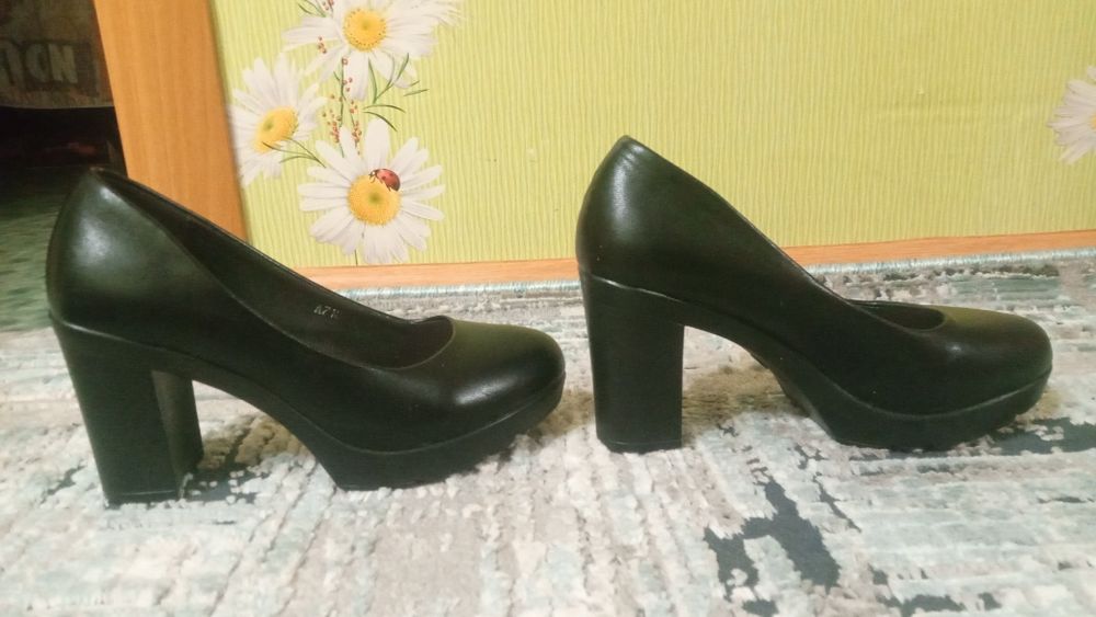 Продам туфли и уги. Есть вацап