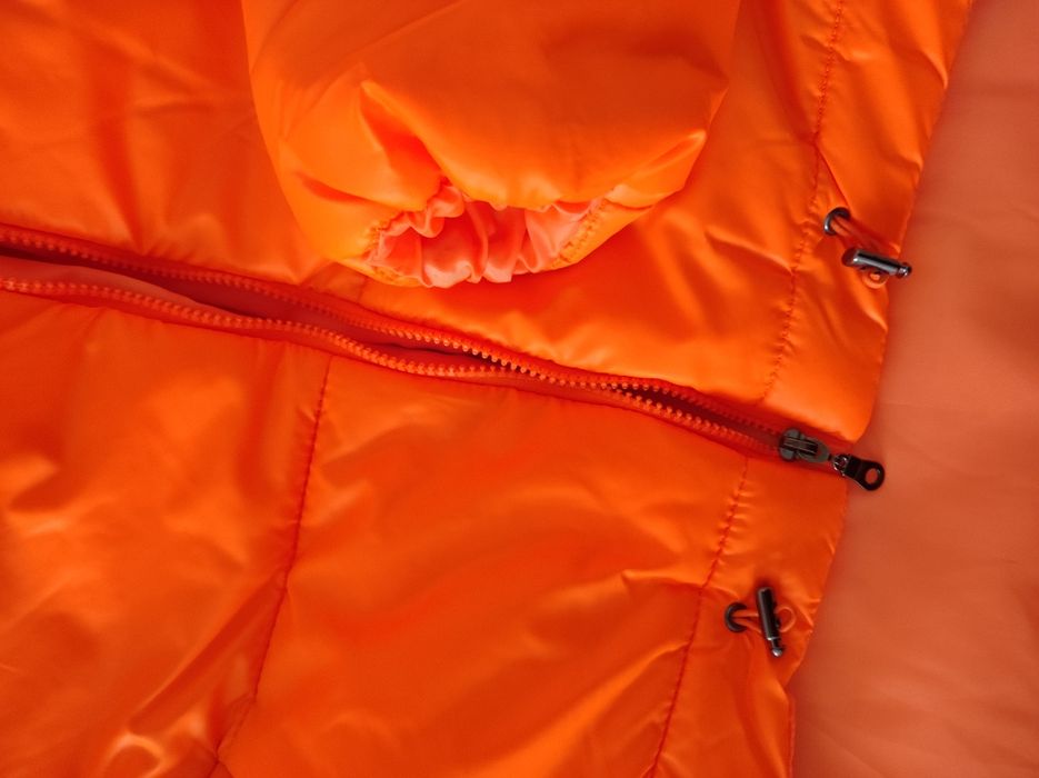 Здравейте! Яке с по-дълга задна част, НОВО, размер 36. 
Цена: 35 лева.