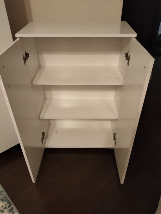 Продам шкаф, шифоньер, стол, трумбу.