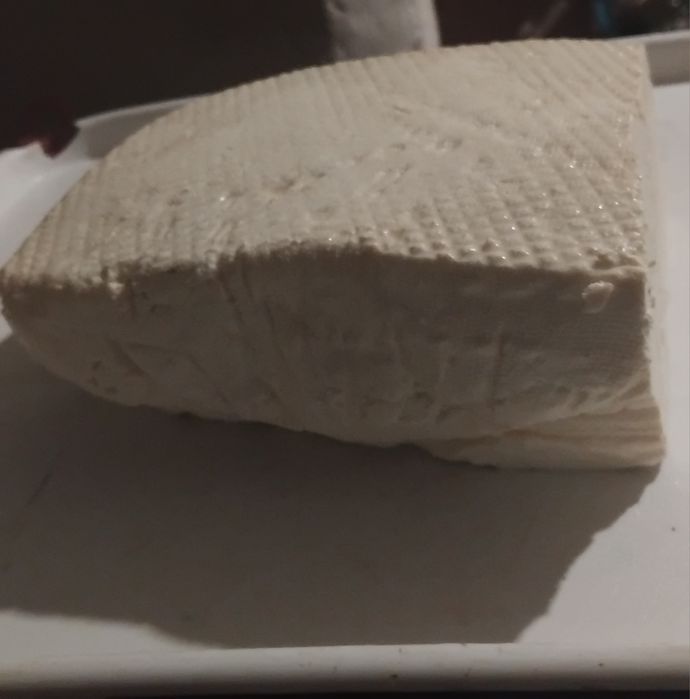 Vând brânză de vacă