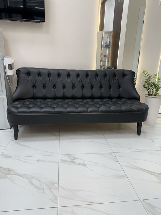 Диван и кресло в офис