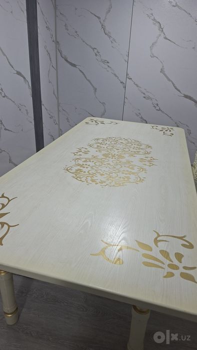 Стол со стульями