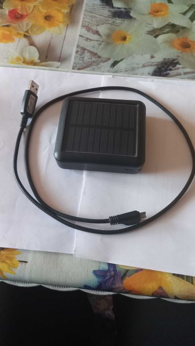 Чисто нова външна батерия (Power Bank) 5V/2A с 4 вградени изхода/входа и фенерче и кабел без преходник