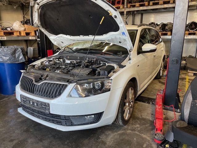 Dezmembrez Skoda Octavia 3 Combi 2016 1.6 CXX euro 6 Xenon