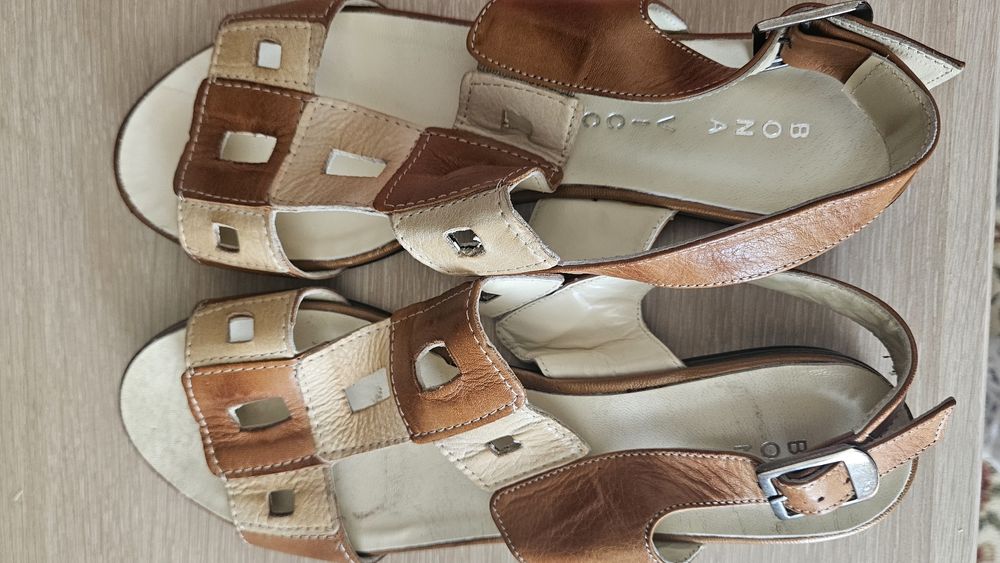 Продам сандалии женские