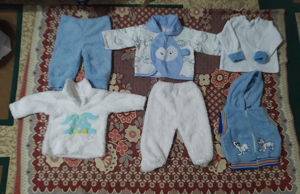 Ползунки, штанишки, безрукавки, кофты для малыша