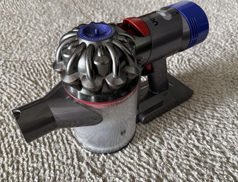 Dyson v8 doar ce se vede