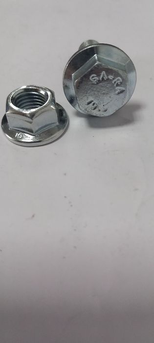 Suruburi cap hexagonal + piulițe