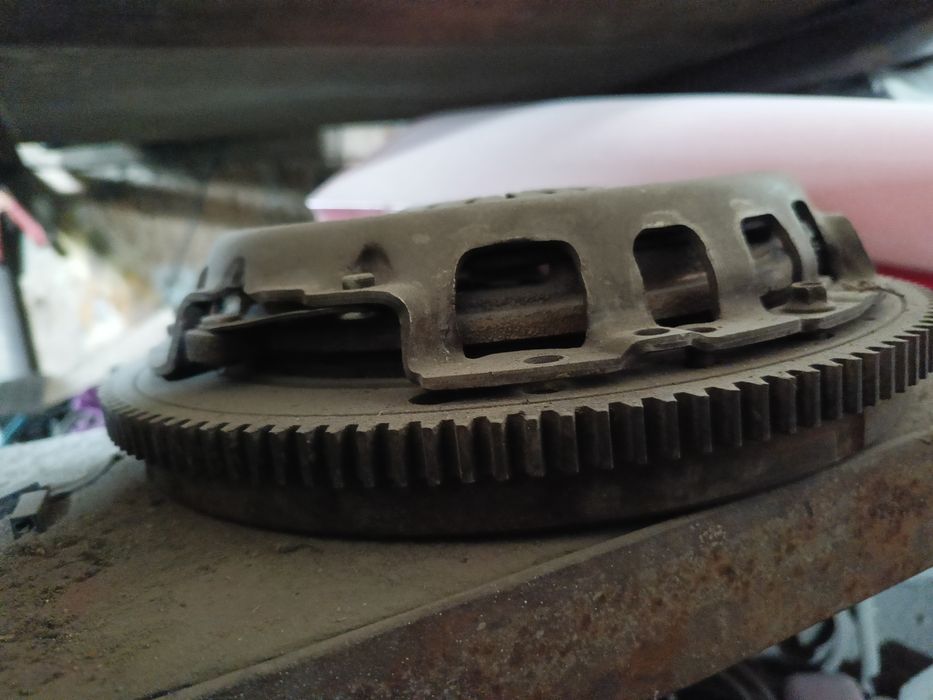 ВАЗ 10 приора маховик