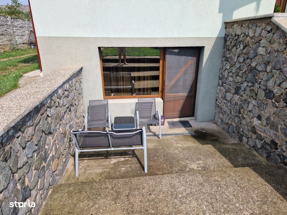 Apartament la casa cu 3 camere in Floresti ,zona Closca