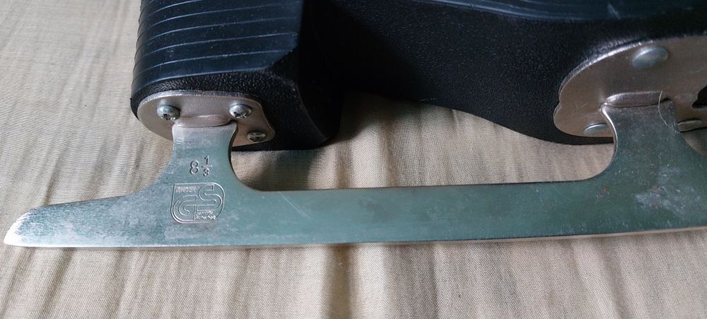 Продаются детские фигурные коньки