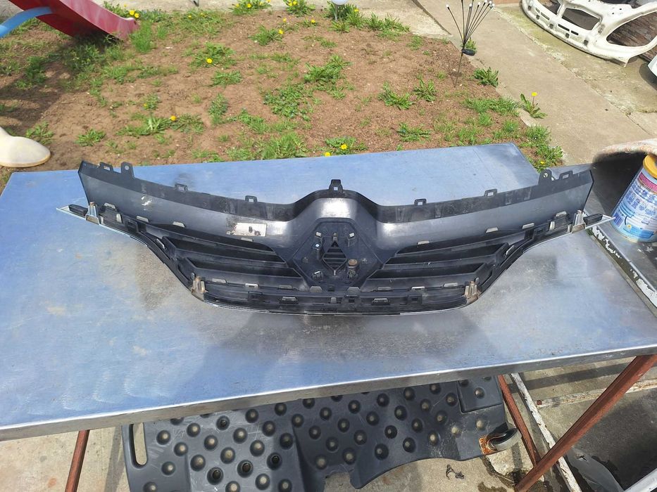 Grila centrala Bara Fata Renault Megan 4