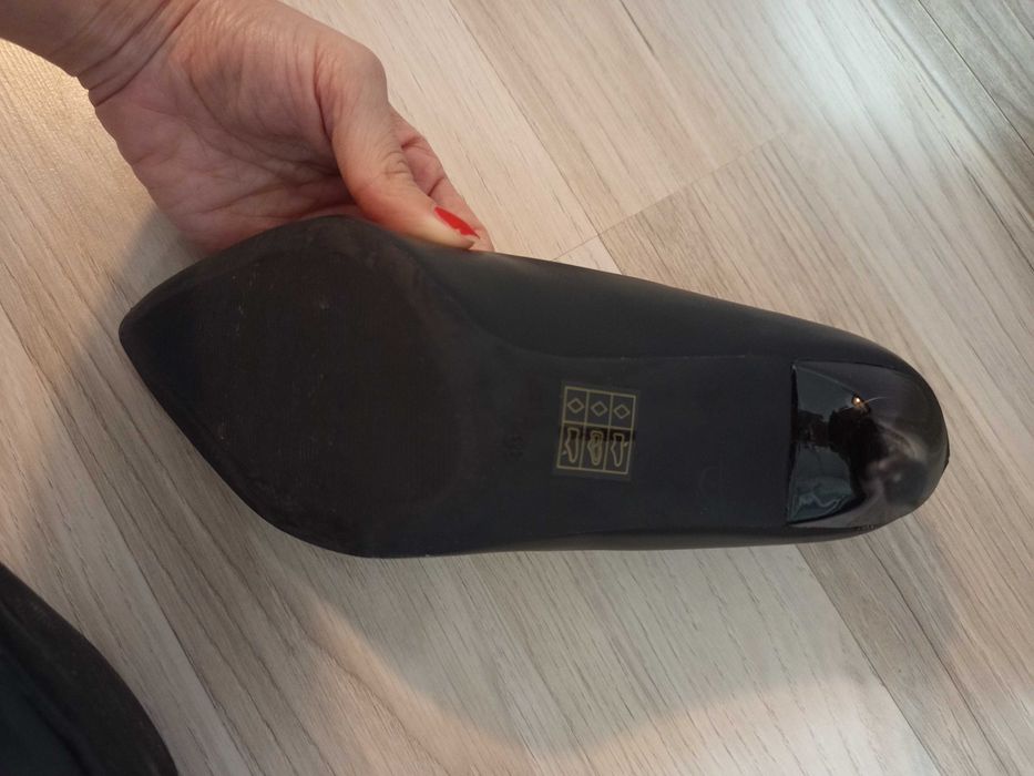 Дамски черни обувки на ток