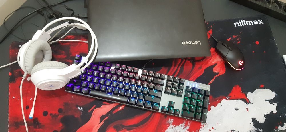 ноутбук Lenovo, полный комплект