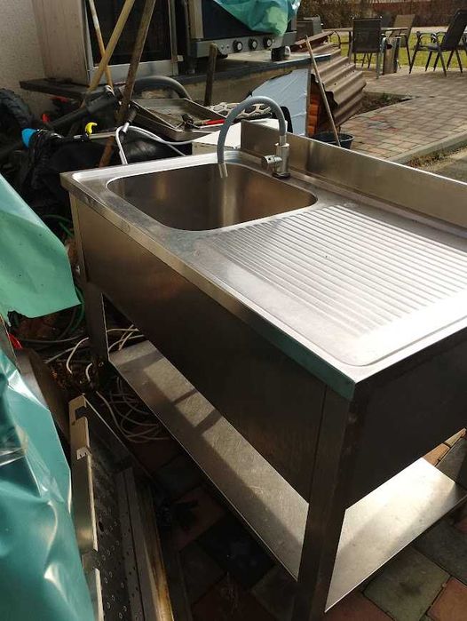 masa  mese chiuvete  de inox   de restaurant