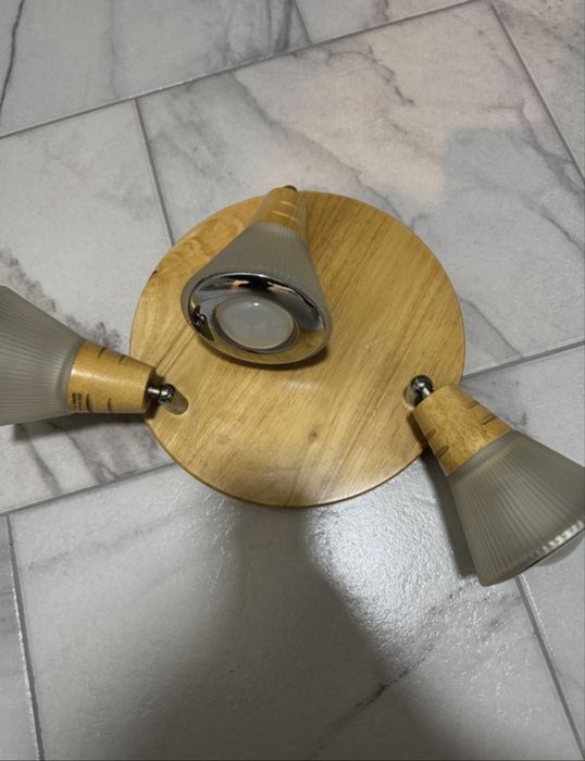 Aplica lemn masiv cu trei becuri