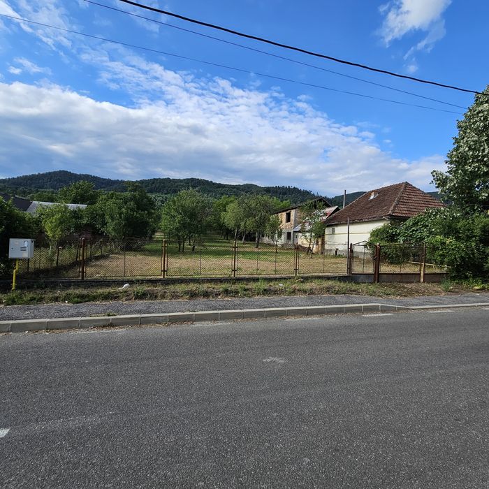 Teren intravilan tautii de sus