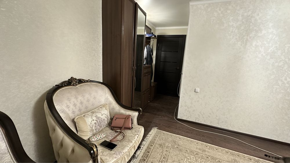 Продам 3х комнатрую квартиру 8 мкр
