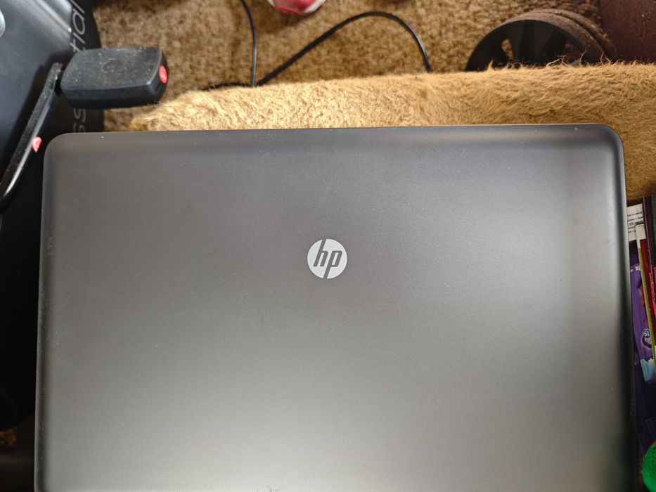 Продавам лаптопа