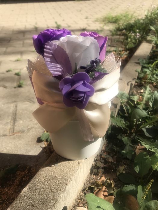 Предлагам  декорирани свещи,сапунени рози и други