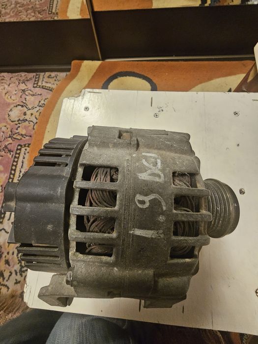 Vând alternator megane 2