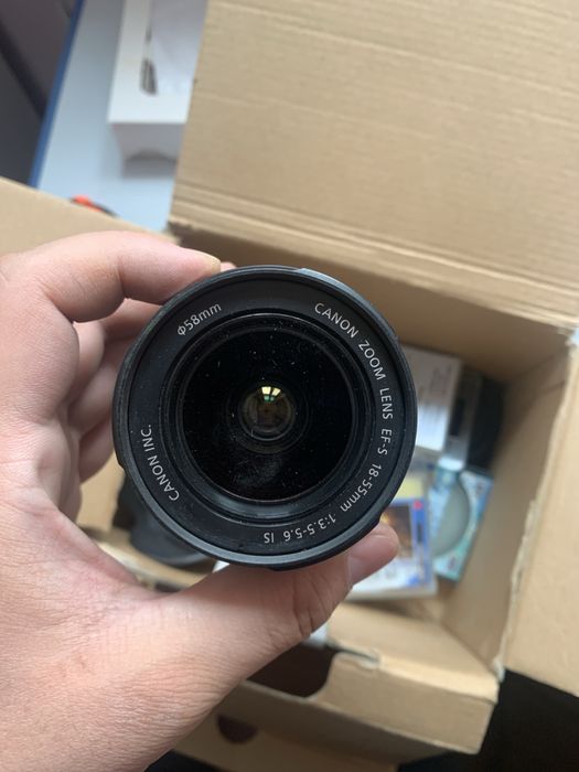 Обьяктив Canon EF-S 18-55mm f/3.5-5.6 IS