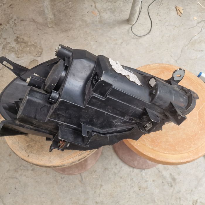 Fiat Punto 2012 ляв фар