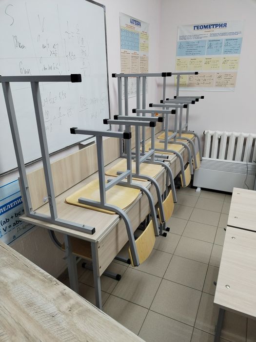 Продам комплект парта и 2 стула