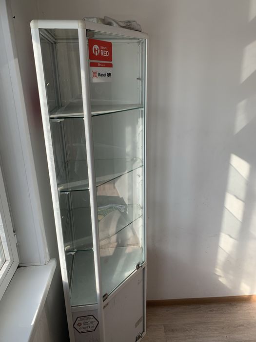 Продам ветрину угловая