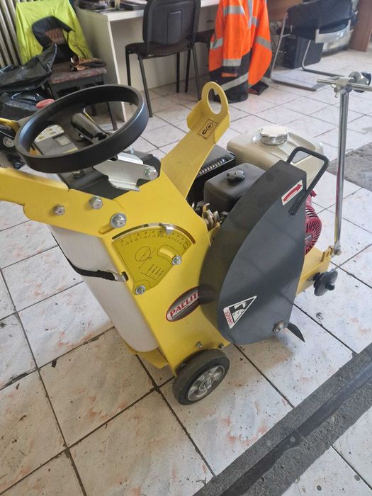 Taietor de asfalt/Placa compactoare/Cilindru compactorGamaprofesionala